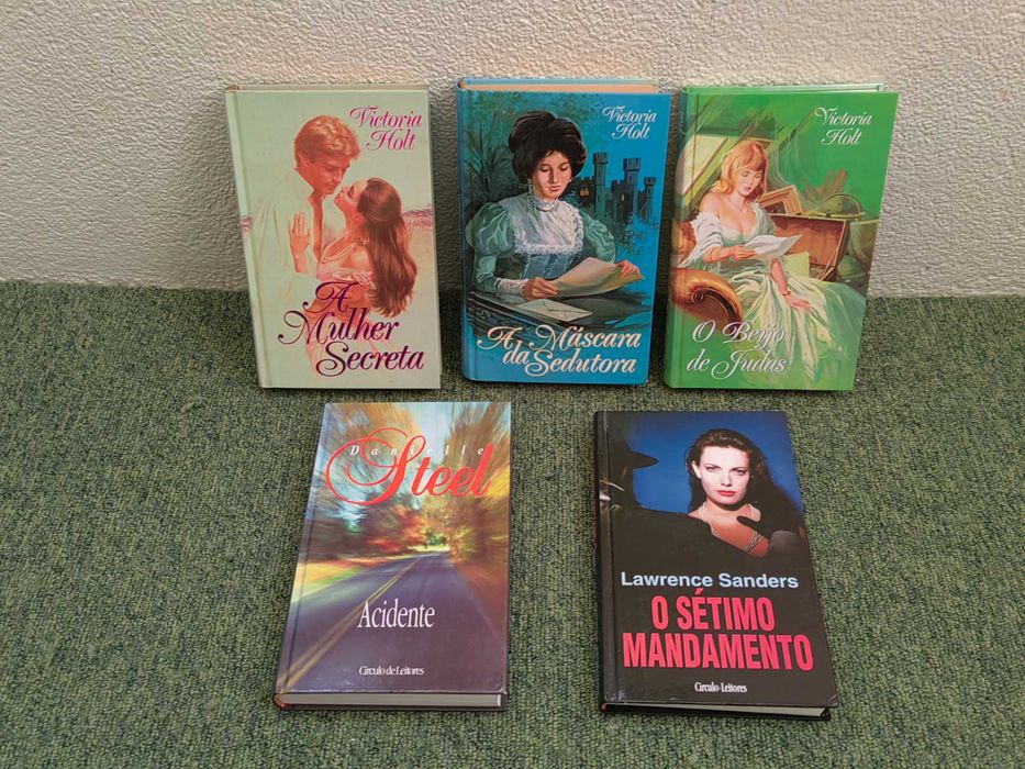 Lote 5 Livros Romance Capa Dura Círculo de Leitores (Victoria Holt, Danielle Steel, Lawrence Sanders)