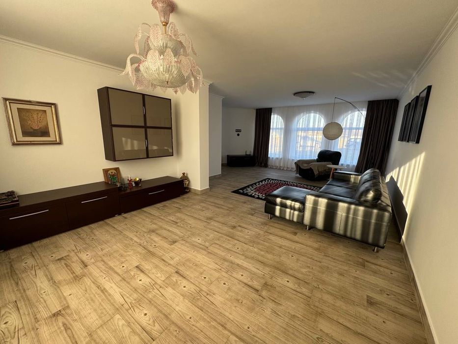 Продається двоповерховий сучасний житловий будинок в Коломиї