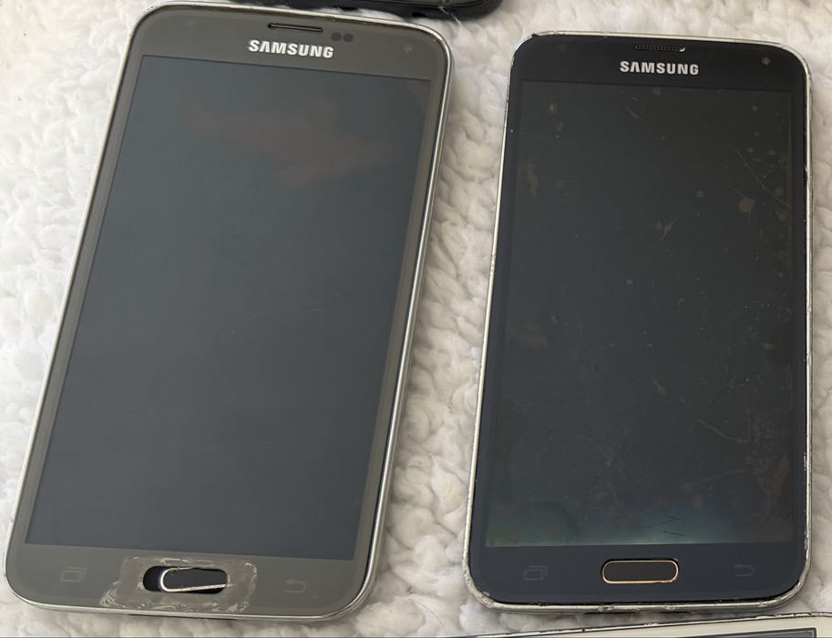 Samsung S5 (2) para Peças ou reparar