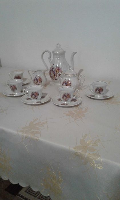 Порцеляновий сервіз