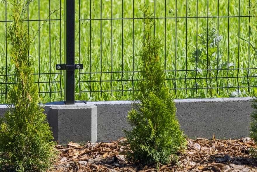 Słupki do siatki leśnej słupek betonowy siatka słupek do siatki