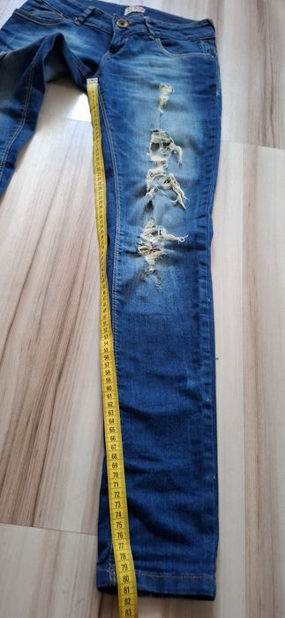 Spodnie Bershka z rozdarciami