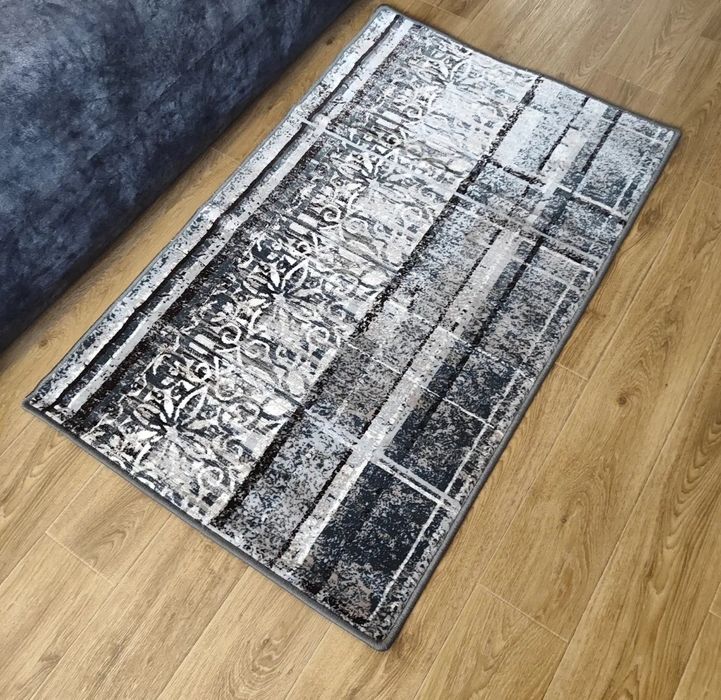 Сучасний килим або доріжка на підлогу