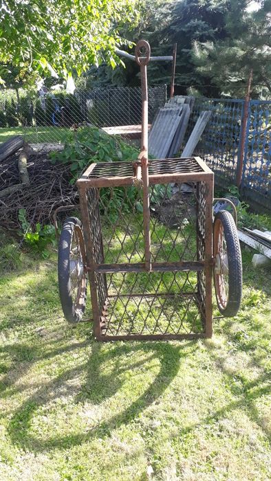 Wózek robiony z kołami od rometa