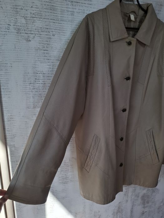 Beżowa kurtka skórzana