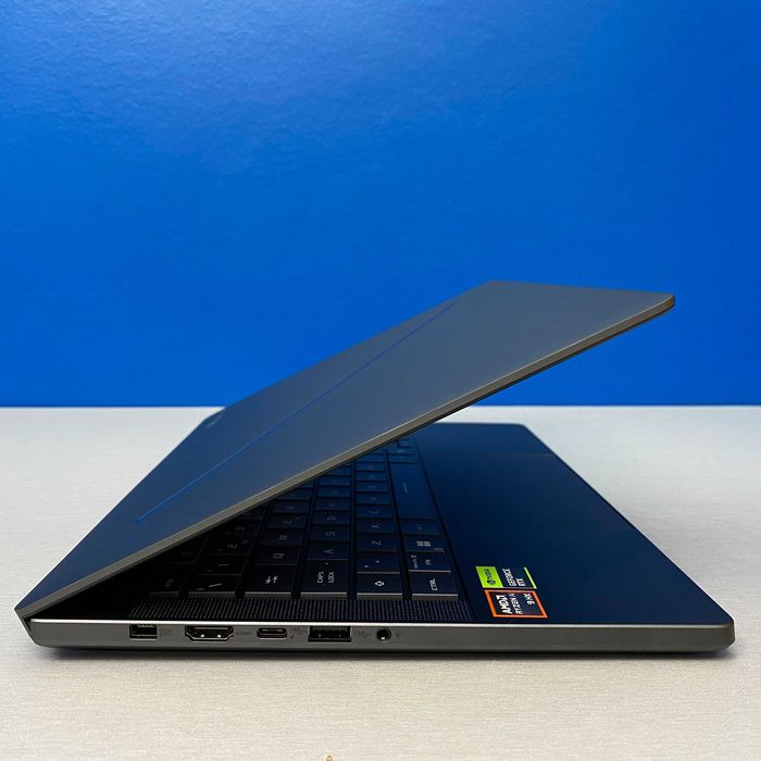 ASUS Zephyrus G14 | 14" OLED | Ryzen 9 AI HX 370 | 32GB | RTX 5070 8GB