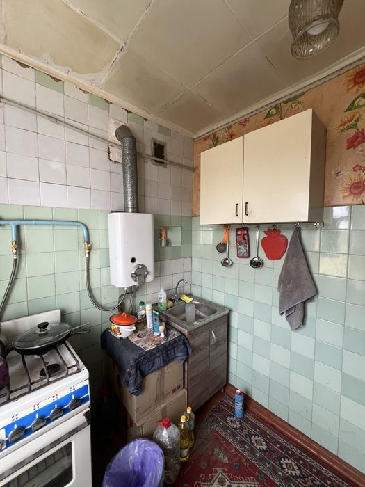 Продаж Тесленка 20, площа Володимира Великого, пл. Артема, під ремонт