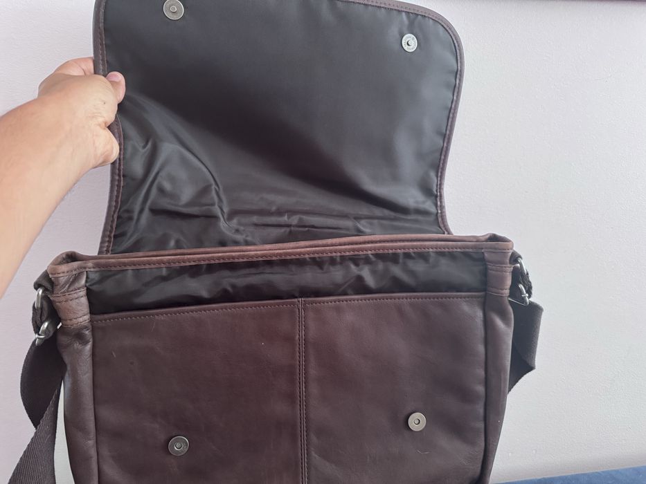 Mala em pele Eastpak