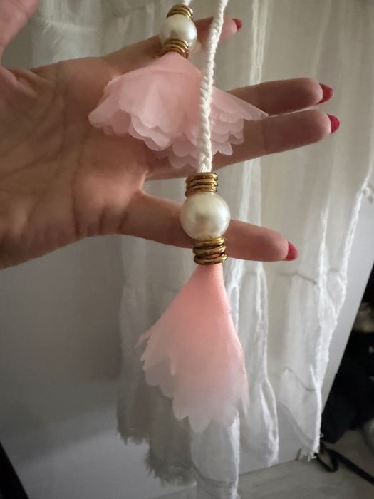 Biała sukienka boho
