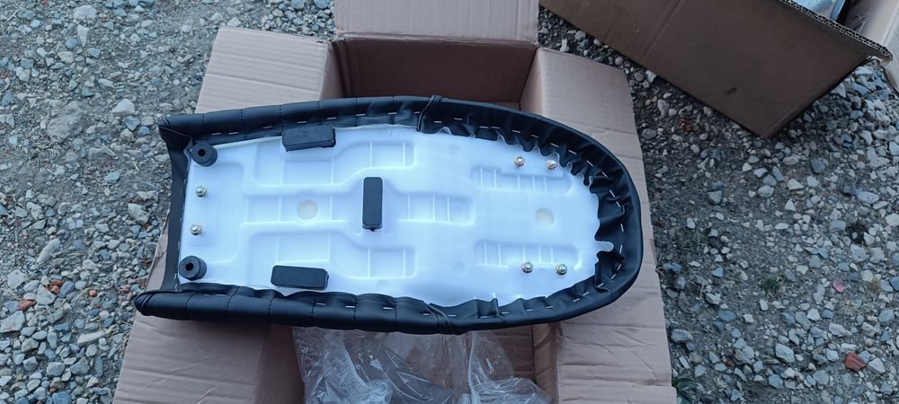 Banco e depósito scrambler café racer