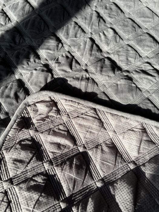 Велюровий прорезинений комплект накидок на диван і крісла