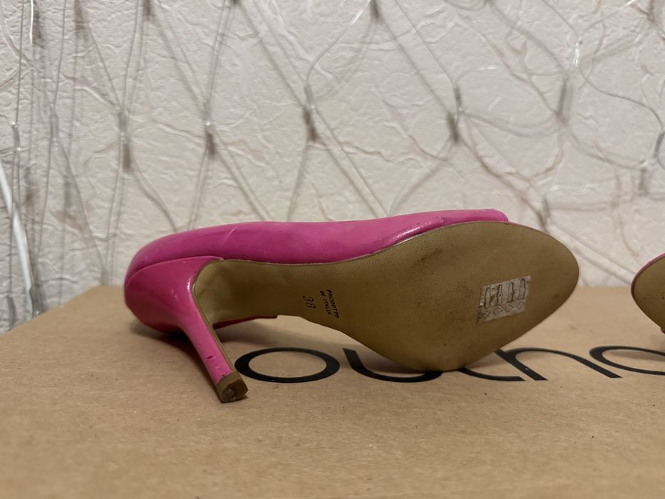 Продам жіночі рожеві туфлі