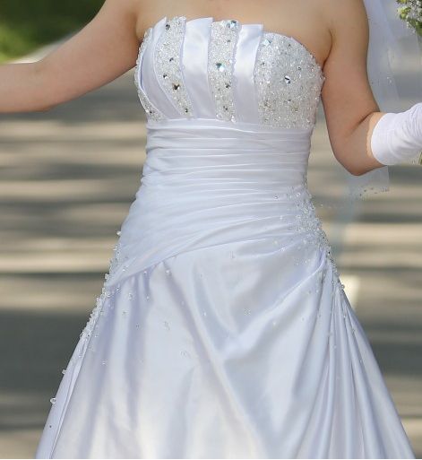 Sprzedam piękną białą satynową suknie ślubną rozm. 36-38