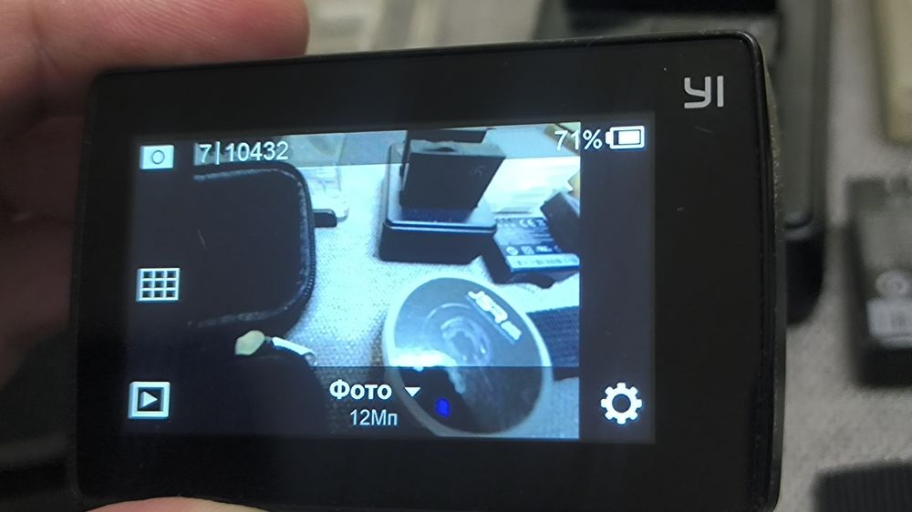 Екшн камера Xiaomi Yi 4K с комплектом аксессуаров