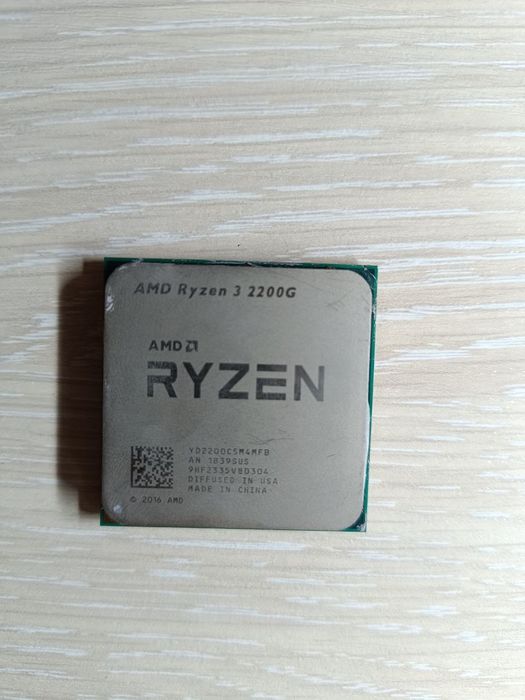 AMD Ryzen 3 2200G AM4, робочий, є кілька погнутих ніжок