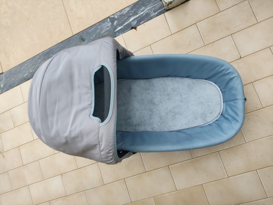 Alcofa com algumas marcas de uso