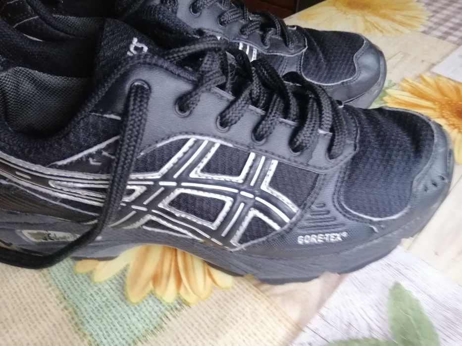 Кроссовки женские