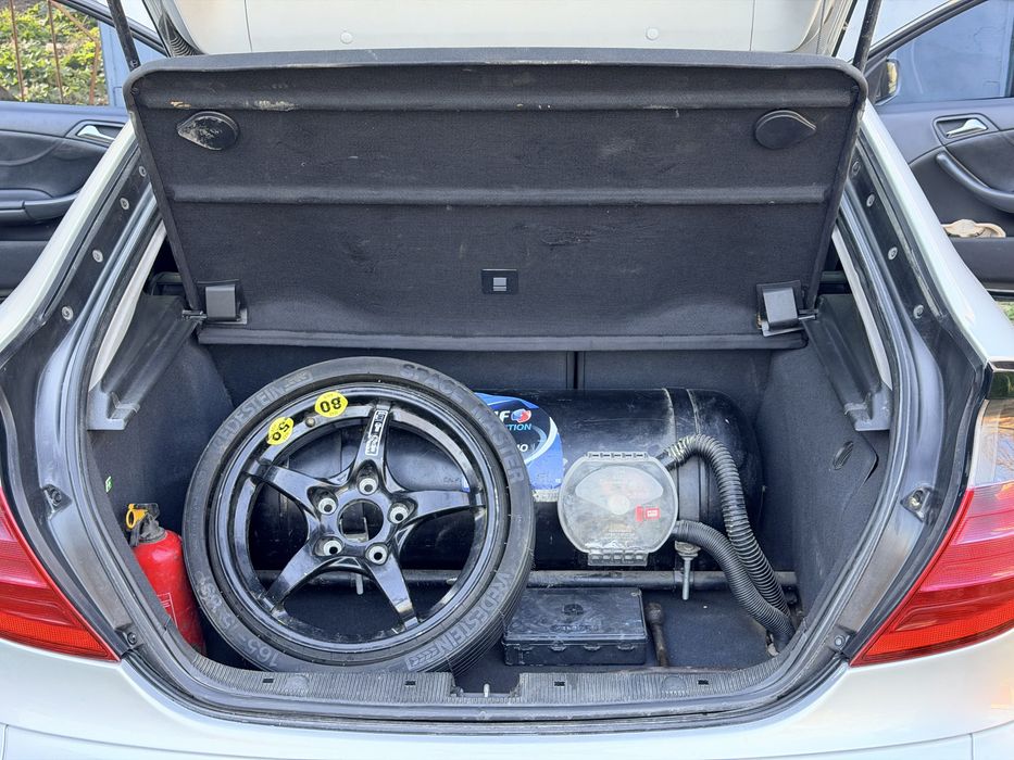 Mercedes-Benz C200