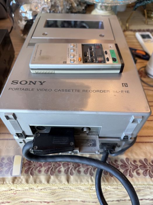 Sony SL-F1E / TT-F1E | Gravador Betamax Portátil + Sintonizadora