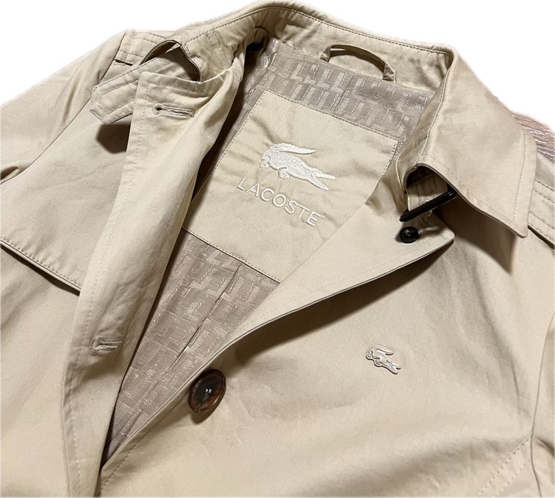 Новий плащ Lacoste