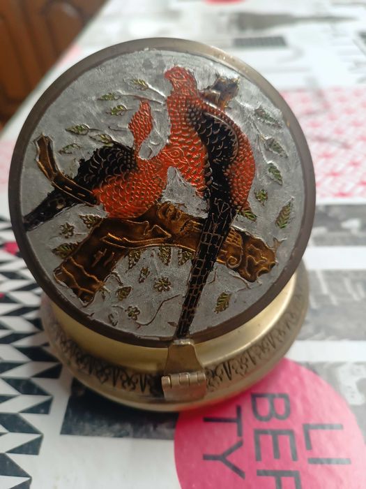 Cinzeiro em latão antigo