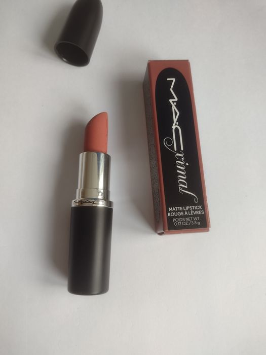 Pomadka matowa MAC 617 Velvet Teddy