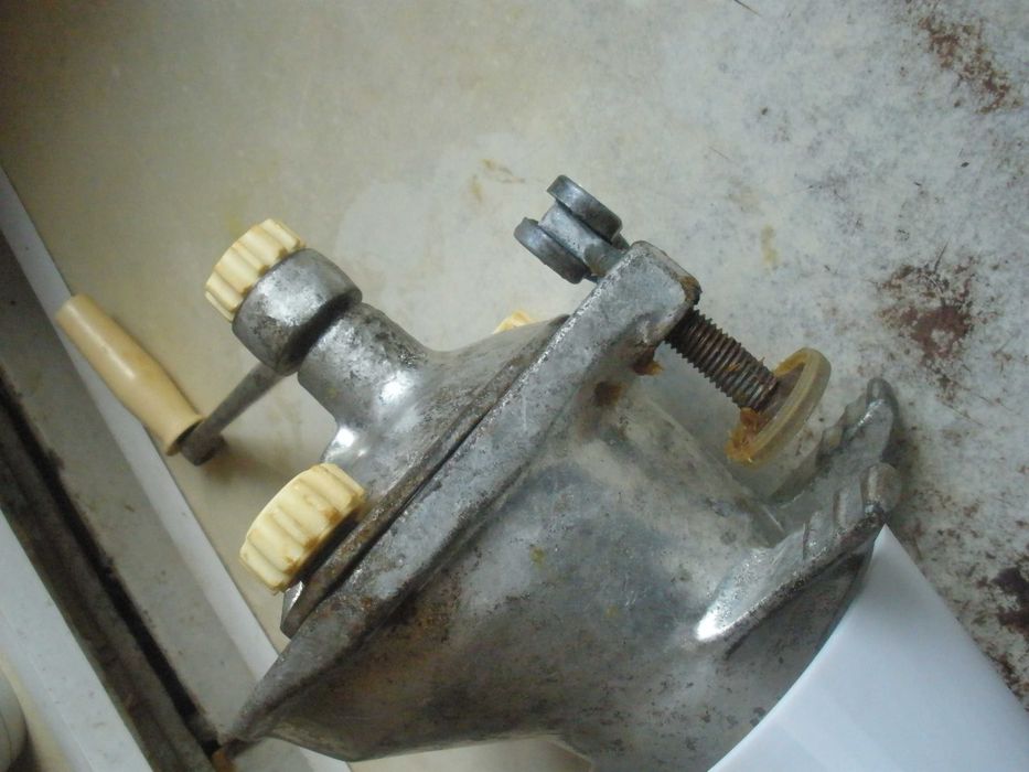 Ручна шнекова вертикальна сокодавка(соковыжималка,сокочавилка),СРСР.