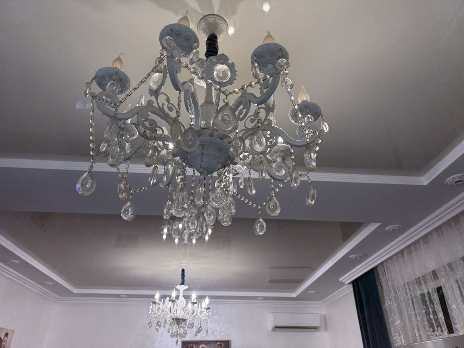 Продам большие люстры