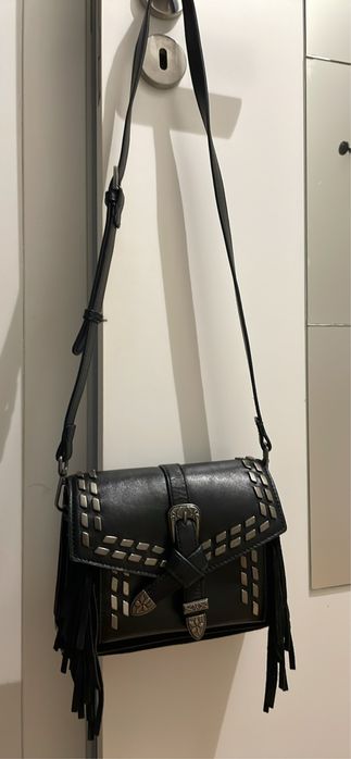 Mala em pele da zara com franjas em camurca preta