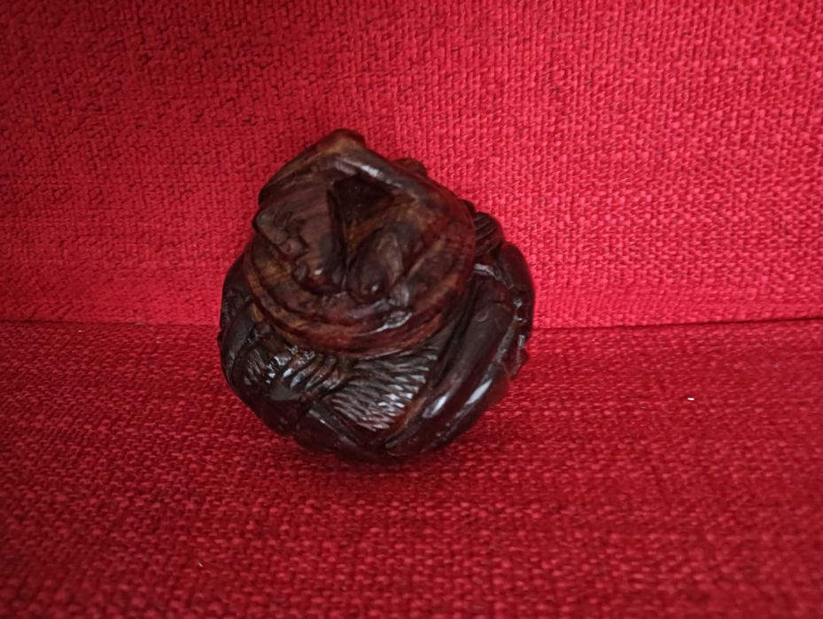 Caixa madeira africana sólida com relevos 6cm diâmetro