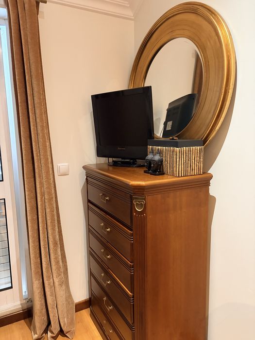 Mesas de cabeceira e camiseiro com 6 gavetas