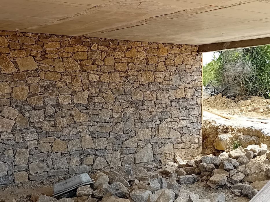 Construção de Muros em Pedra – Profissionais com Experiência