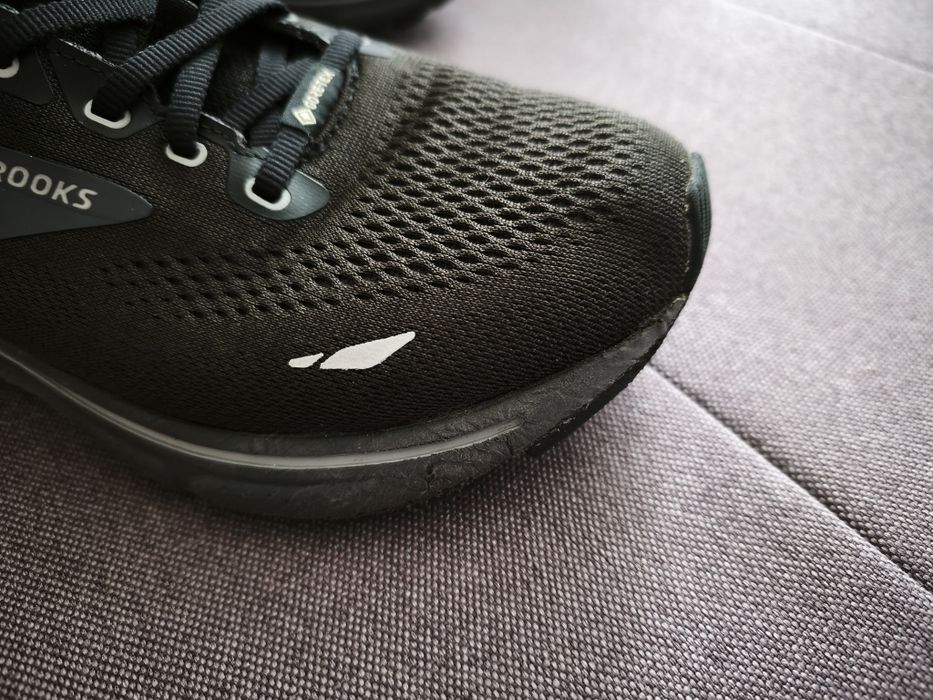 Чоловічі кросівки для бігу Brooks GTS 15.