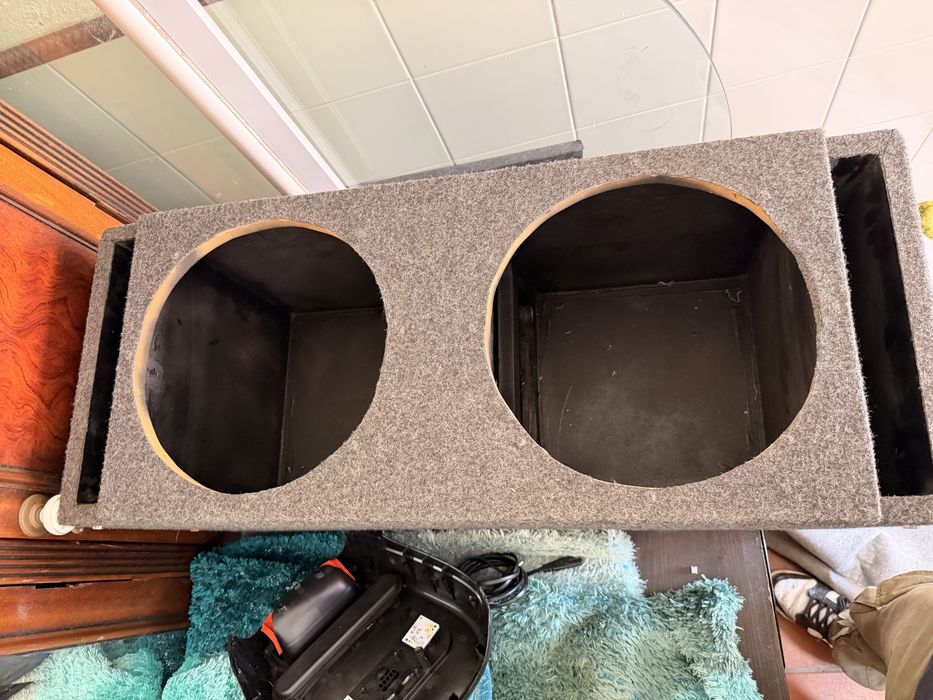 Caixa para 2 subwoofers de 12 polegadas