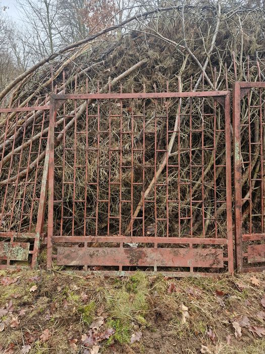 Brama ogrodzeniowa dwuskrzydłowa  z furtką solidna