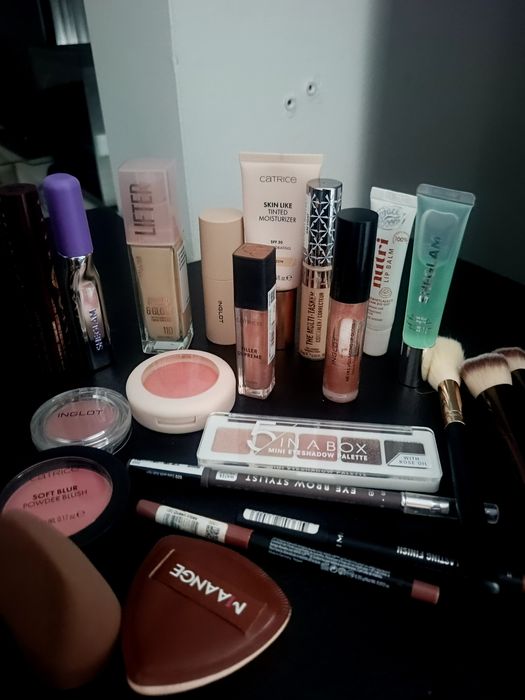 Zestaw kosmetyków do makijażu