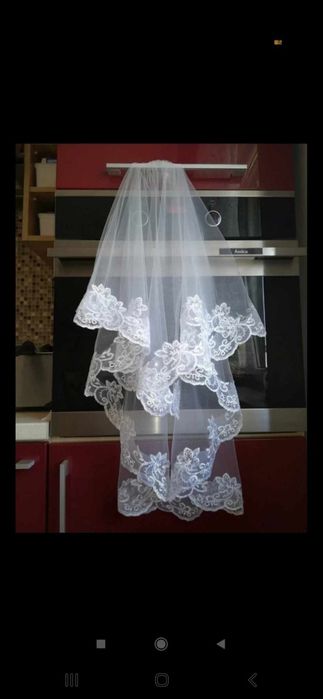 Suknia ślubna z welonem