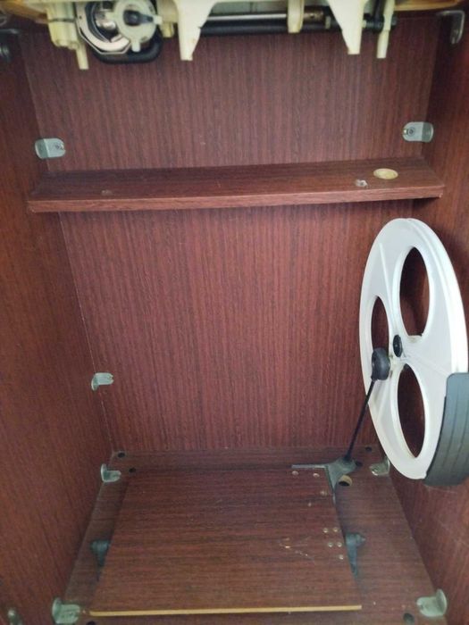 Швейна машинка Чайка 142 М Тумбочка