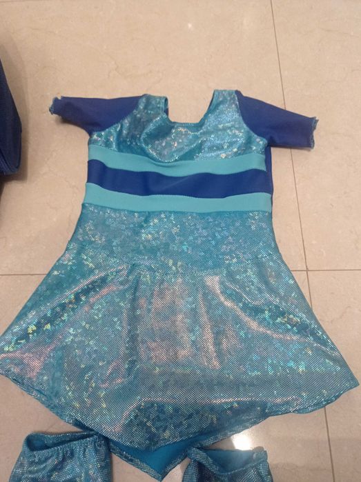 Artigos de patinagem em excelente estado (vestido + protetores + saco)