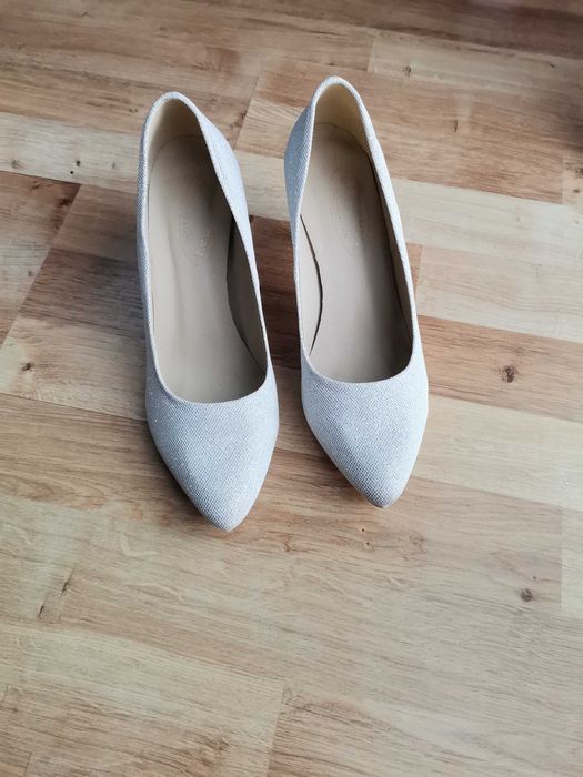 Srebrne brokatowe szpilki