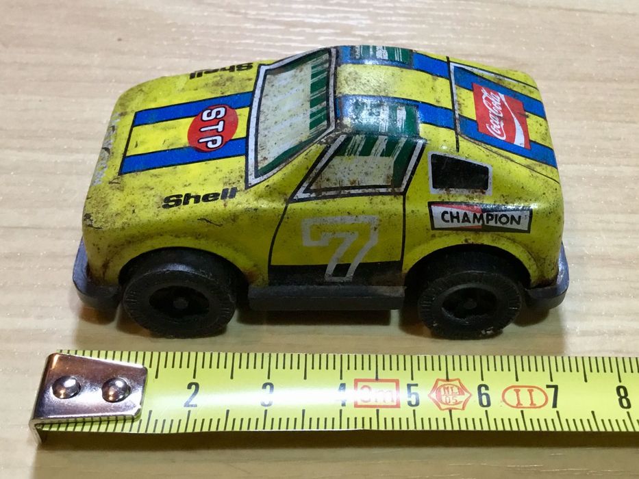 Brinquedo antigo em chapa