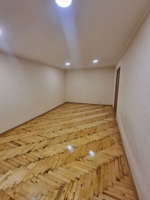 Продам видову велику 1 ком. Квартиру в центрі Хортицького району