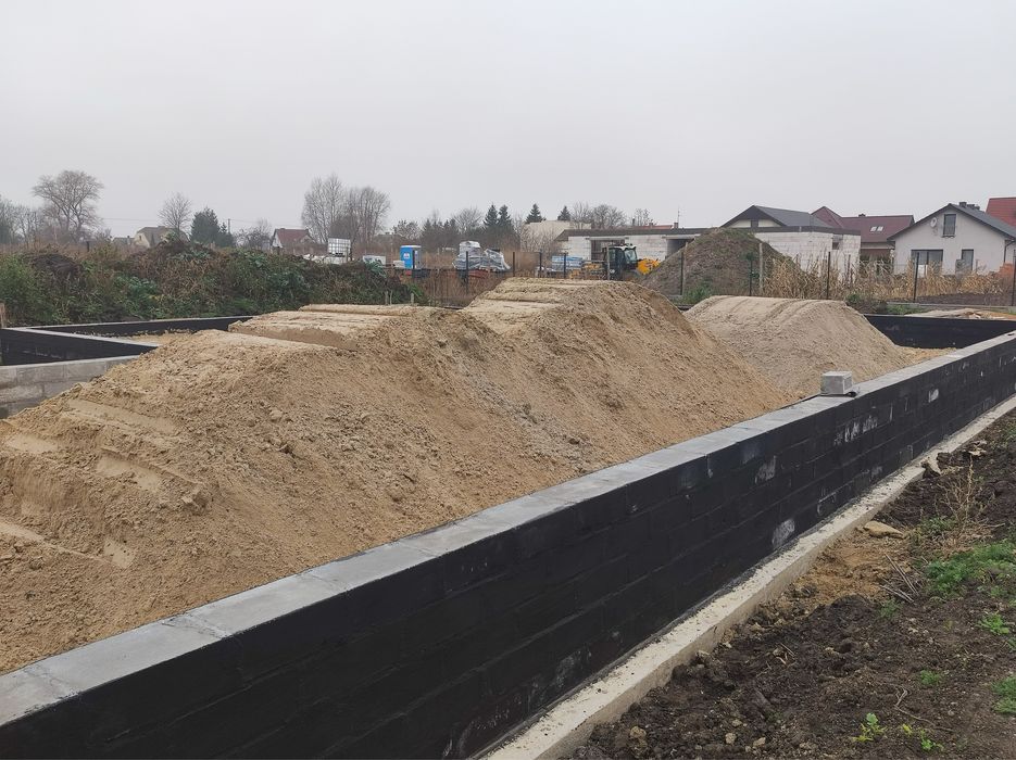 Piach, Piasek kopany pod fundamenty do zagęszczenia żwir płukany