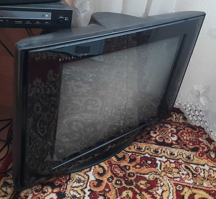 Телевизор LG на запчасти или ремонт