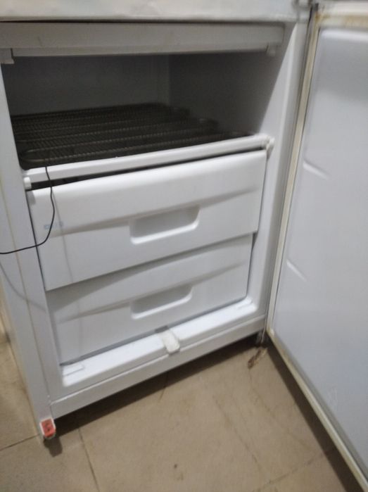 Холодильник двухкамерный SNAIGE продам
