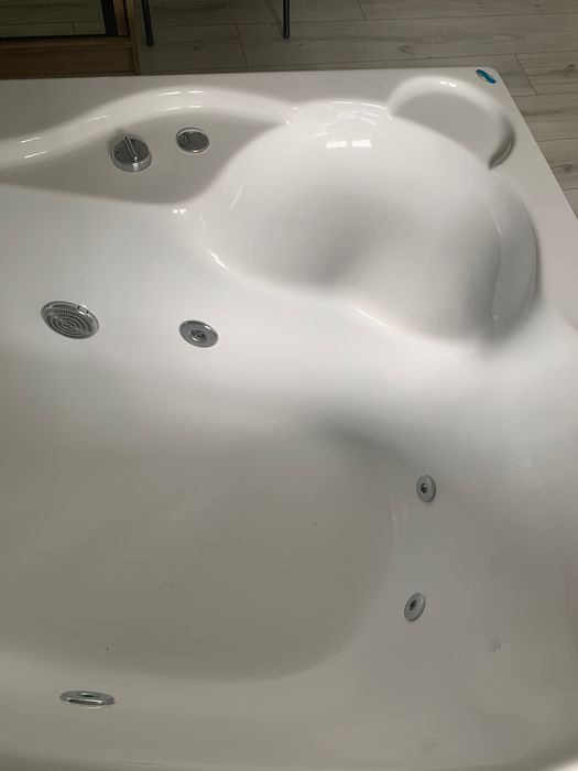 Wanna łazienkowa z hydromasażem