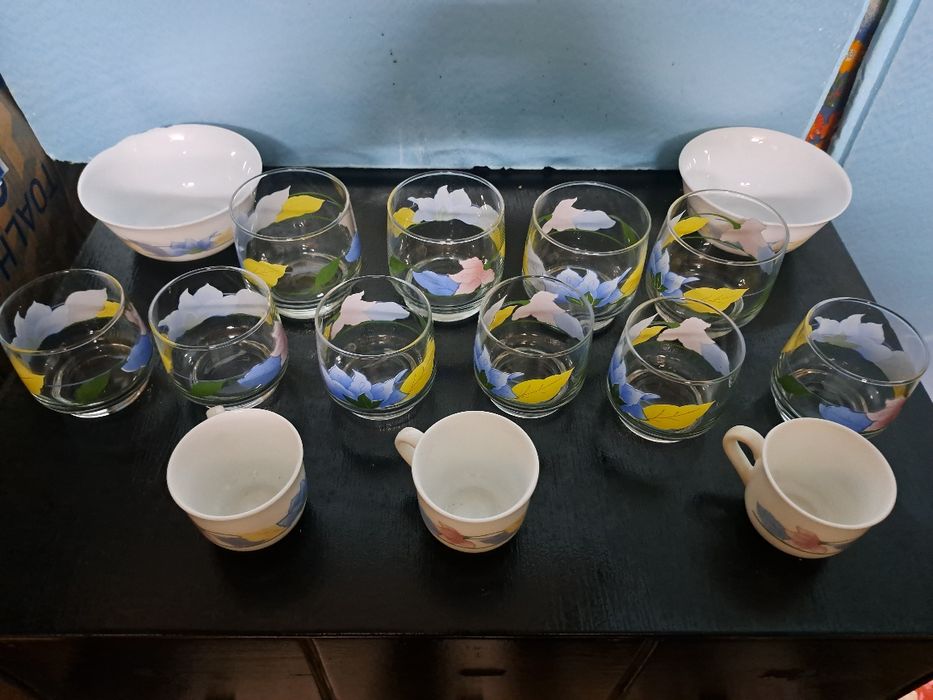 Conjunto copos e chávenas