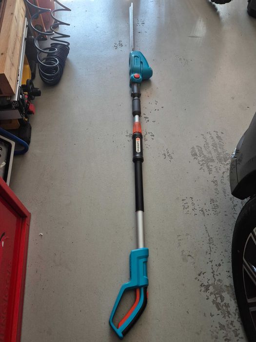 Corta sebes extensível GARDENA 18v