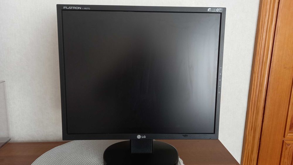 Монітор LG L1952