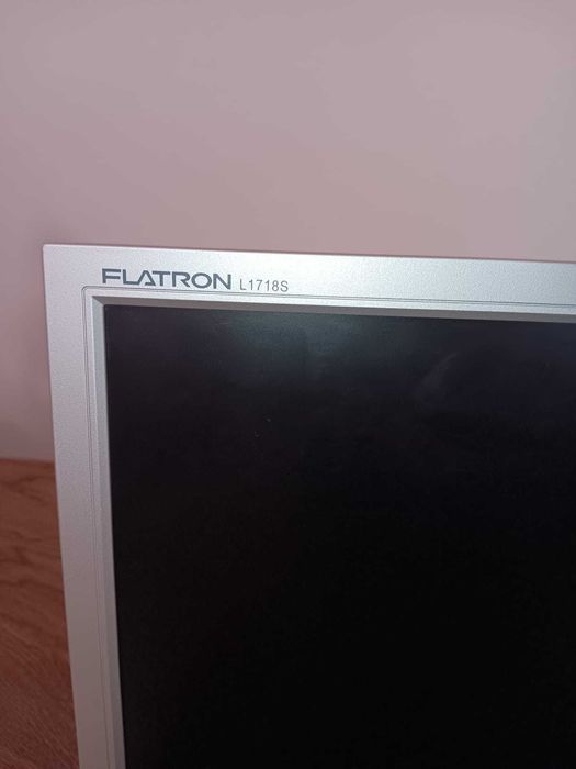 LG FLATRON 17" LCD Monitor64752417711235121